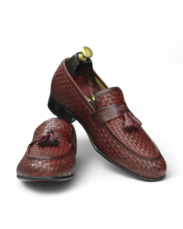 Tussle detail of Men's Handmade Woven Brown Loafer