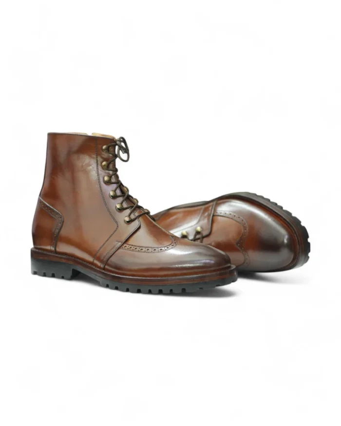 Lace-up leather boots for men with a rugged and durable design